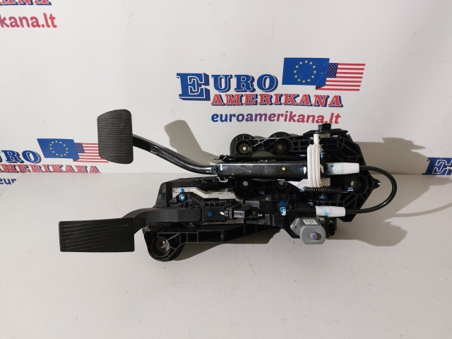 Brake And Accelerator Pedal - Take off